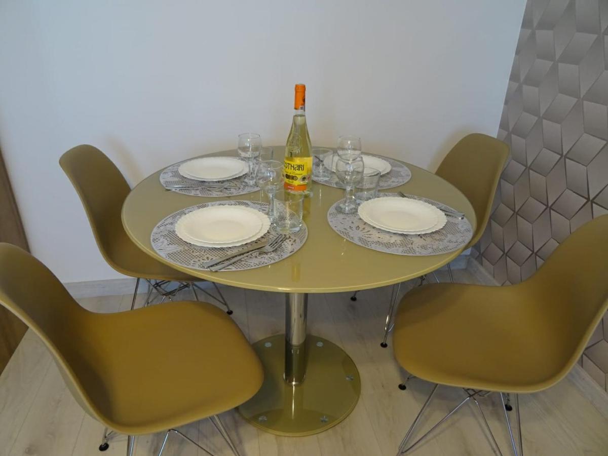 Carla'S Apart Palas-Hala Centrala 1 Bedroom, Airport Shuttle Iasi Buitenkant foto
