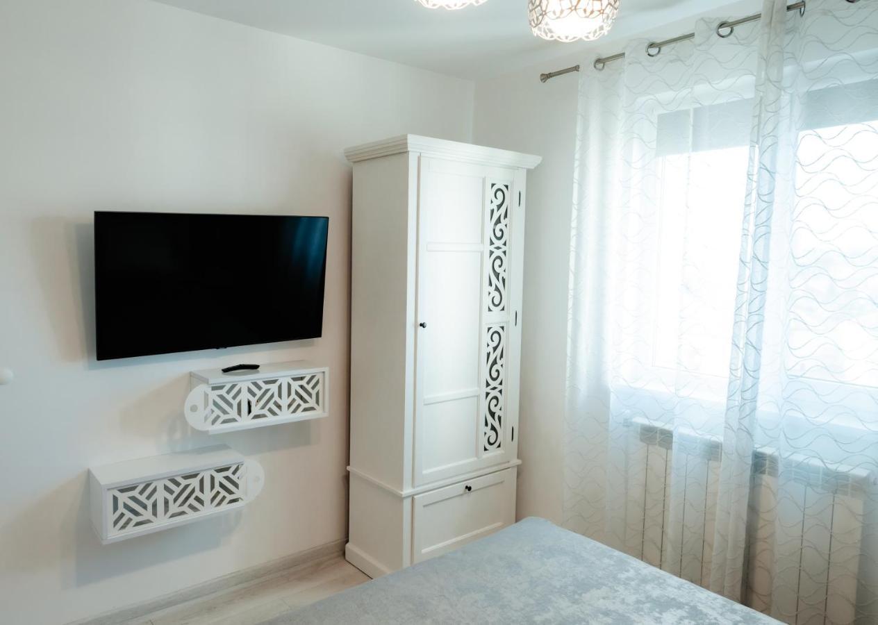 Carla'S Apart Palas-Hala Centrala 1 Bedroom, Airport Shuttle Iasi Buitenkant foto